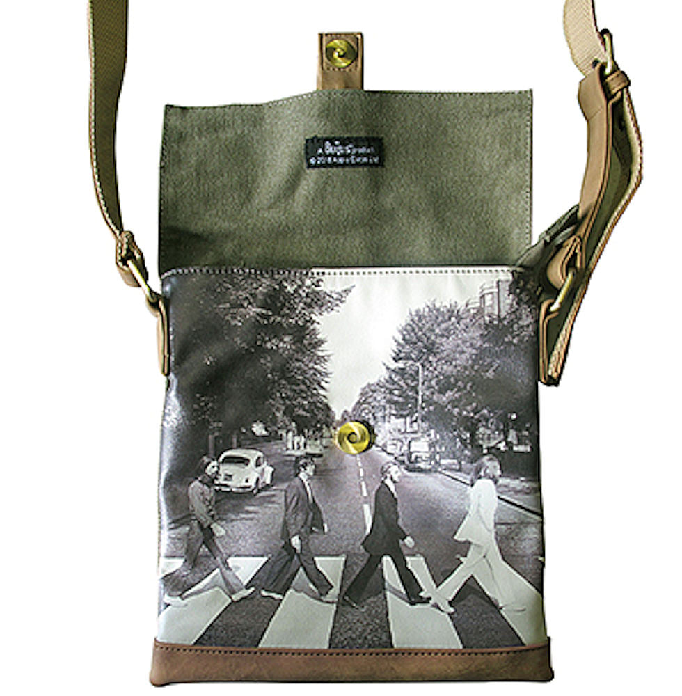 
                  
                    THE BEATLES ビートルズ (結成 65周年 ) - Abbey Road Green Mini Bag / サコッシュ / Disaster Design（U.K.ブランド） / ショルダーバッグ
                  
                