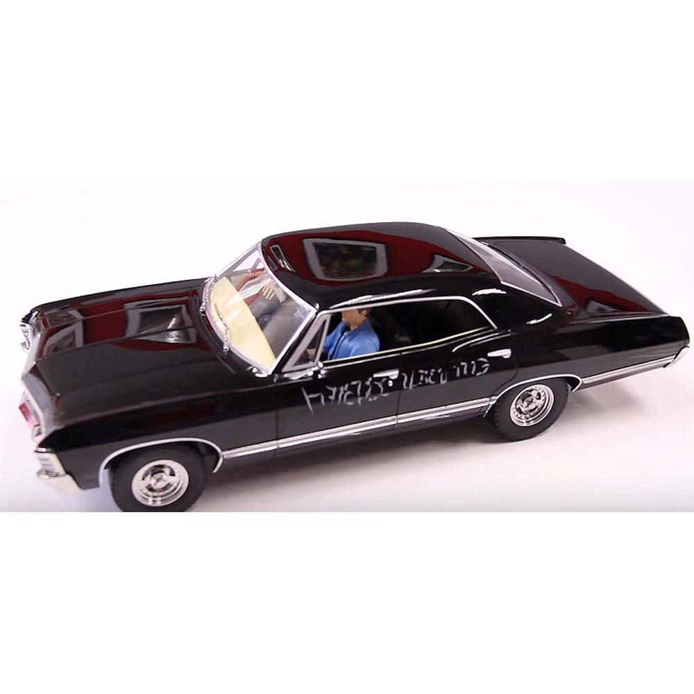 SUPERNATURAL - 1967 Chevrolet Impala Sport Sedan with Sam and Dean Figures