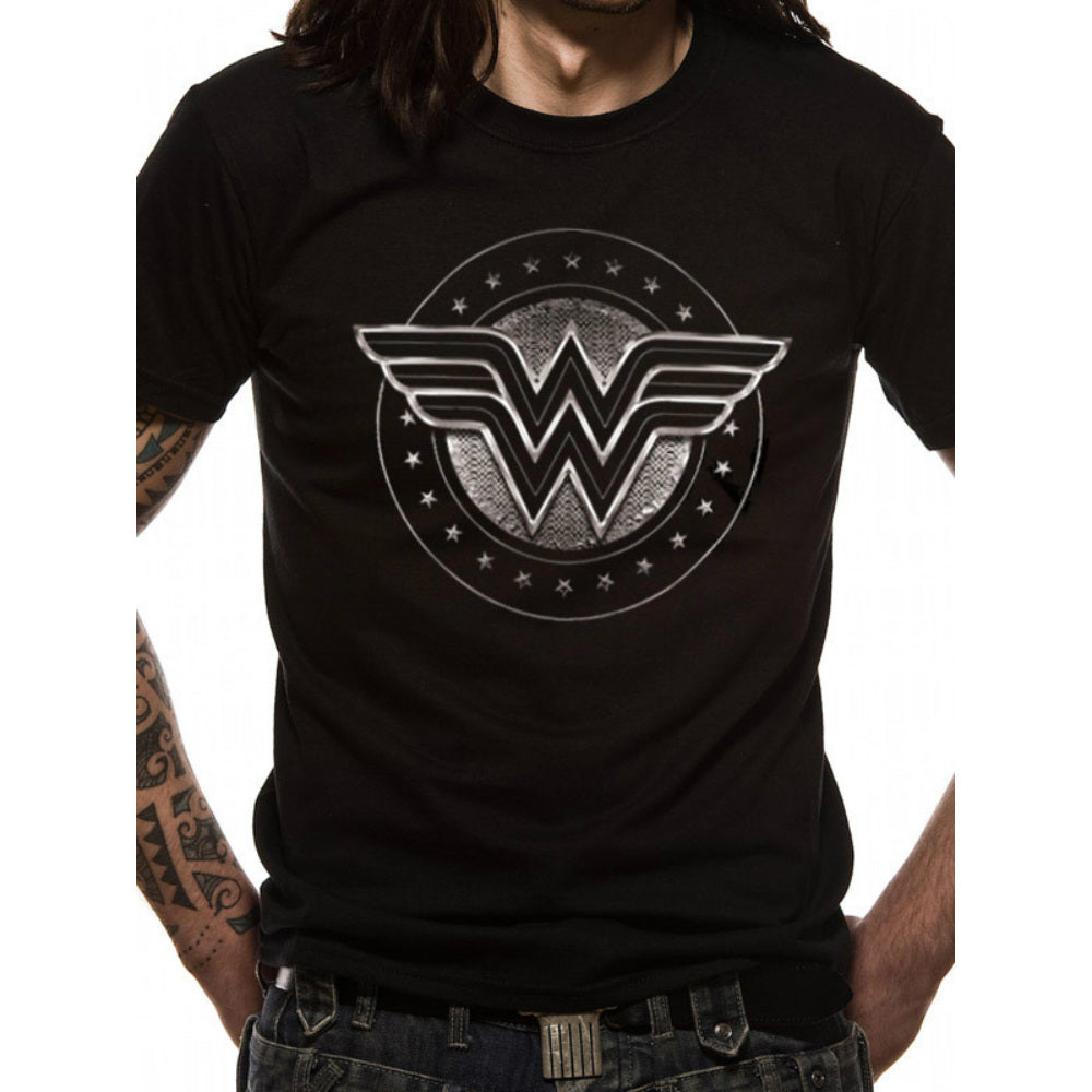 
                  
                    WONDER WOMAN ワンダーウーマン - CHROME LOGO / Tシャツ / メンズ 【公式 / オフィシャル】
                  
                