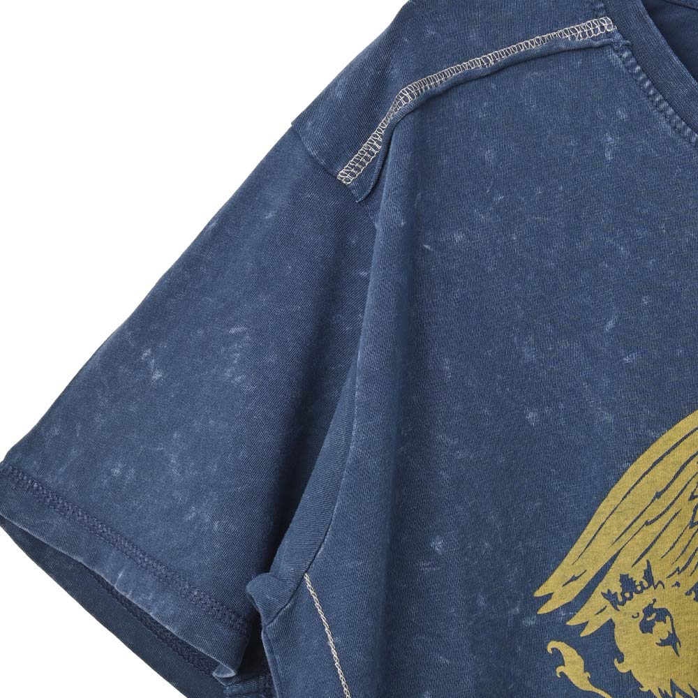 
                  
                    QUEEN クイーン - Classic Crest Navy / Black Label（ブランド） / Snow Wash / Tシャツ / メンズ 【公式 / オフィシャル】
                  
                