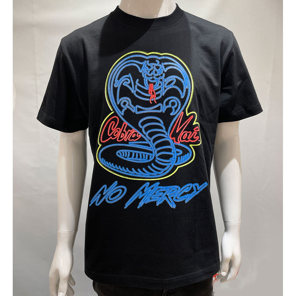 
                  
                    COBRA KAI コブラ会 (シーズン6 配信 ) -  NEON LOGO / PGS限定デザイン / Tシャツ / メンズ 【公式 / オフィシャル】
                  
                