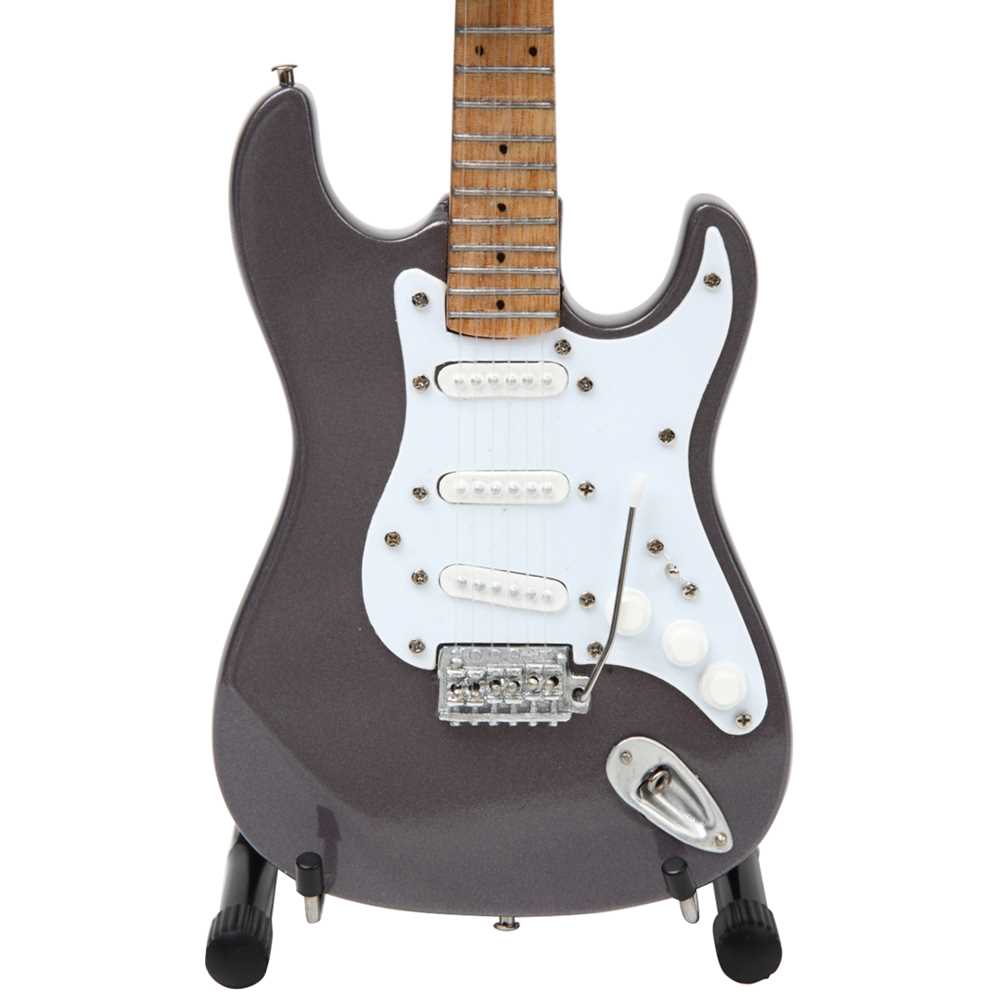 
                  
                    ERIC CLAPTON エリッククラプトン - Eric's Signature Pewter Guitar / ミニチュア楽器 【公式 / オフィシャル】
                  
                