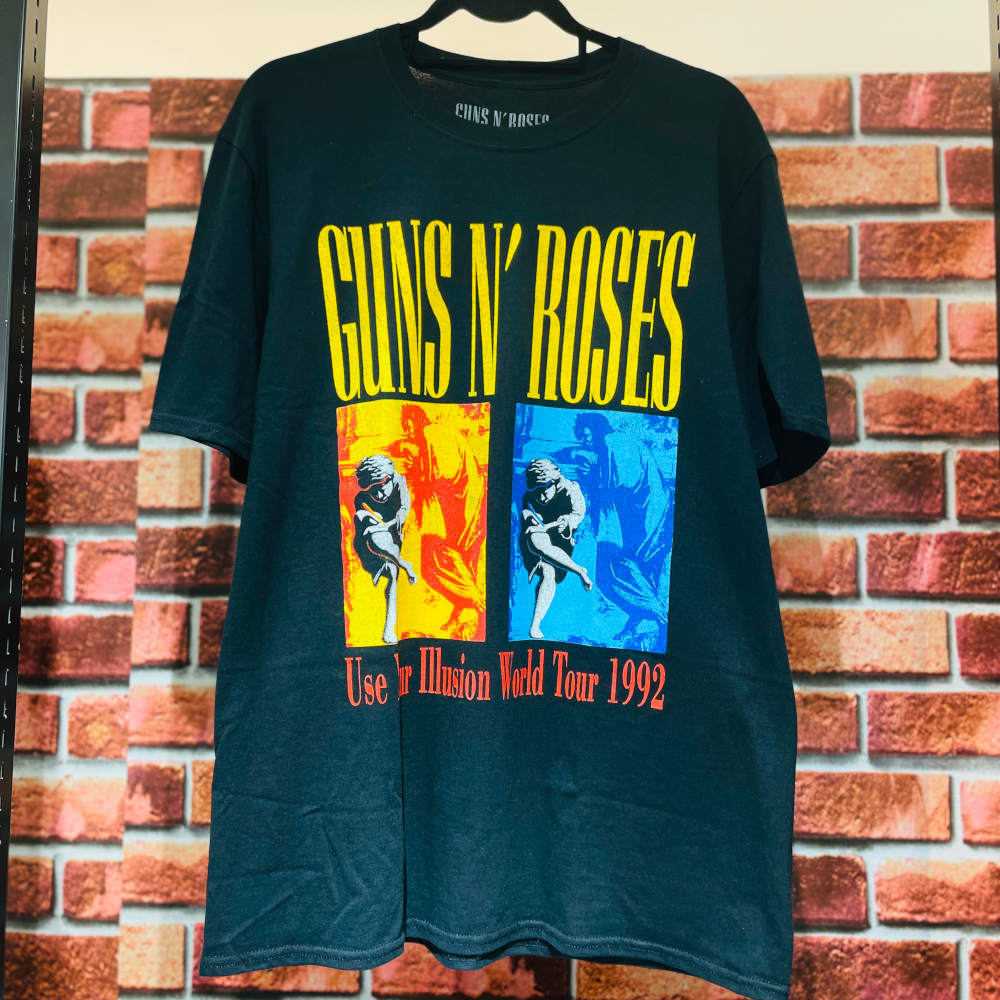 
                  
                    GUNS N ROSES ガンズアンドローゼズ Use Your Illusion World Tour バックプリントあり 公式 
                  
                