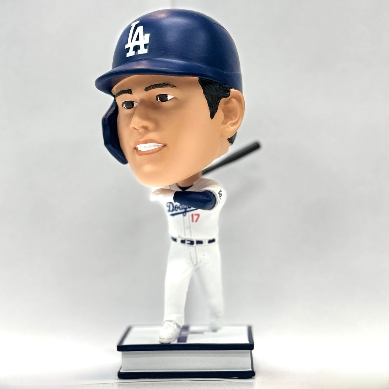 
                  
                    SHOHEI OHTANI - MLB公式 LOS ANGELES DODGERS / ホームユニフォーム / 約24.13cm / 限定
                  
                