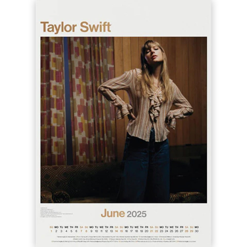 
                  
                    【予約商品】 TAYLOR SWIFT テイラースウィフト - 2025 A3 CALENDAR / カレンダー・ダイアリー 【公式 / オフィシャル】
                  
                