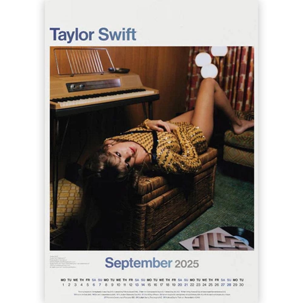 
                  
                    【予約商品】 TAYLOR SWIFT テイラースウィフト - 2025 A3 CALENDAR / カレンダー・ダイアリー 【公式 / オフィシャル】
                  
                