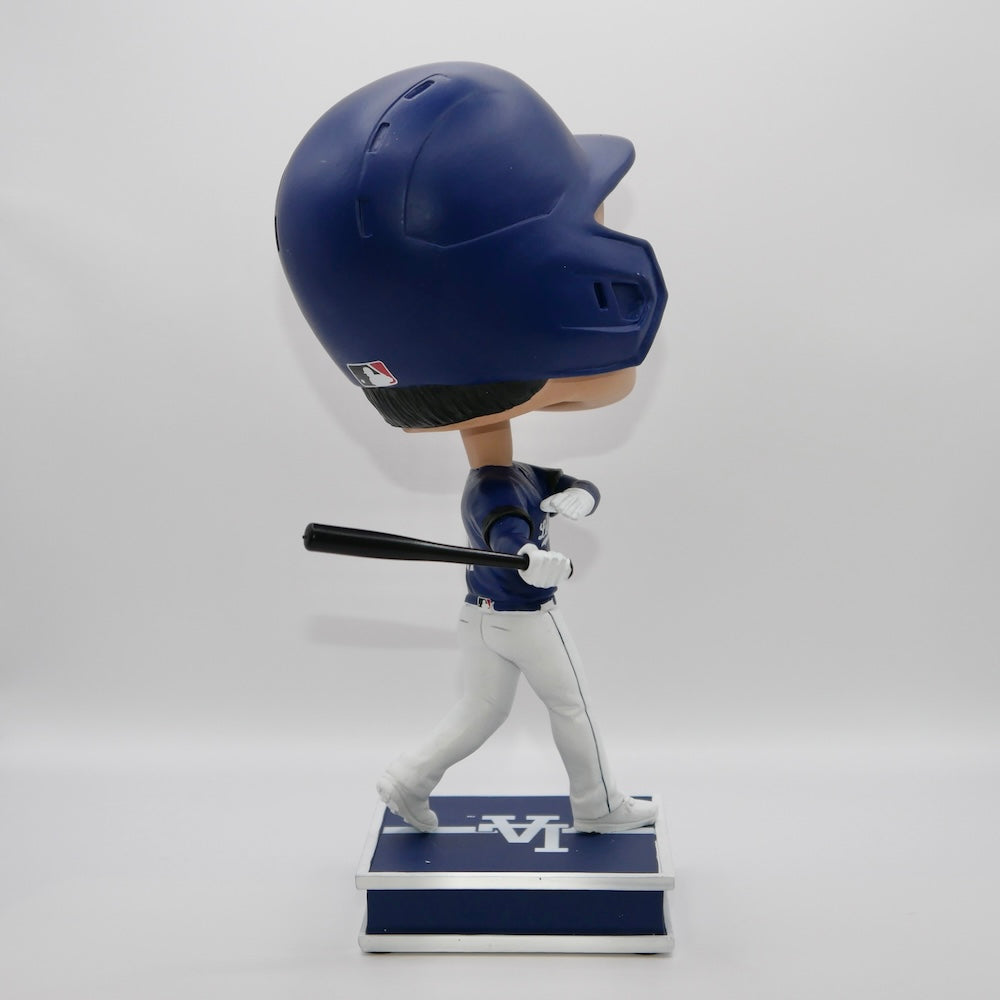 
                  
                    SHOHEI OHTANI 大谷翔平 - MLB公式 LOS ANGELES DODGERS / シティコネクトユニフォーム / 約24.13cm / 限定 / フィギュア・人形 【公式 / オフィシャル】
                  
                